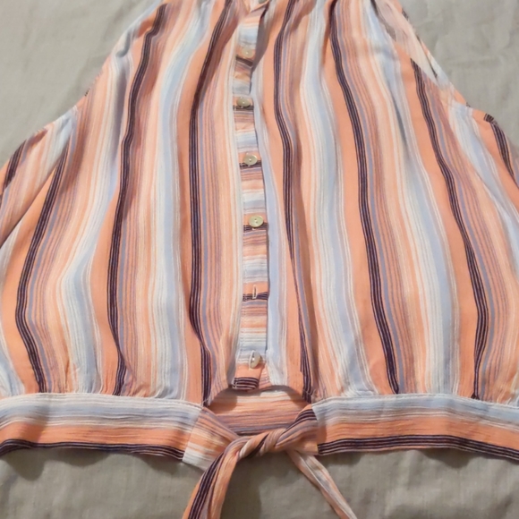 Top - Picture 2 of 3